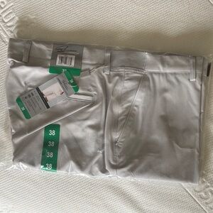 NWT unopened packaging 
Greg Norman Comfort Cargo Shorts Gray color, Size 38